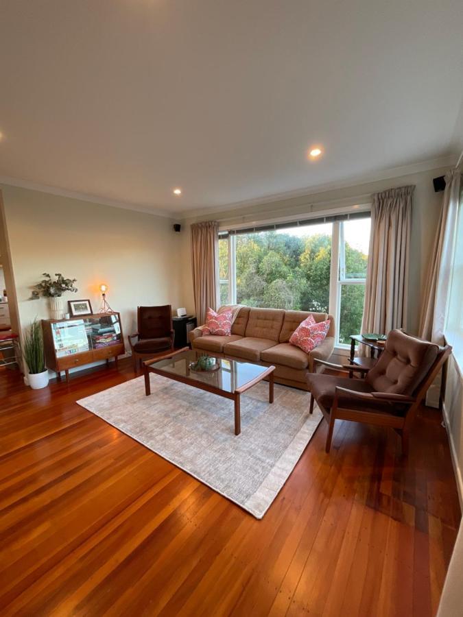 Villa Refined, Retro & Relaxing Paraparaumu Exterior foto