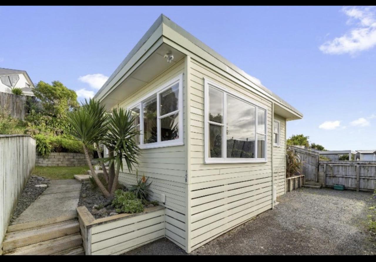 Villa Refined, Retro & Relaxing Paraparaumu Exterior foto